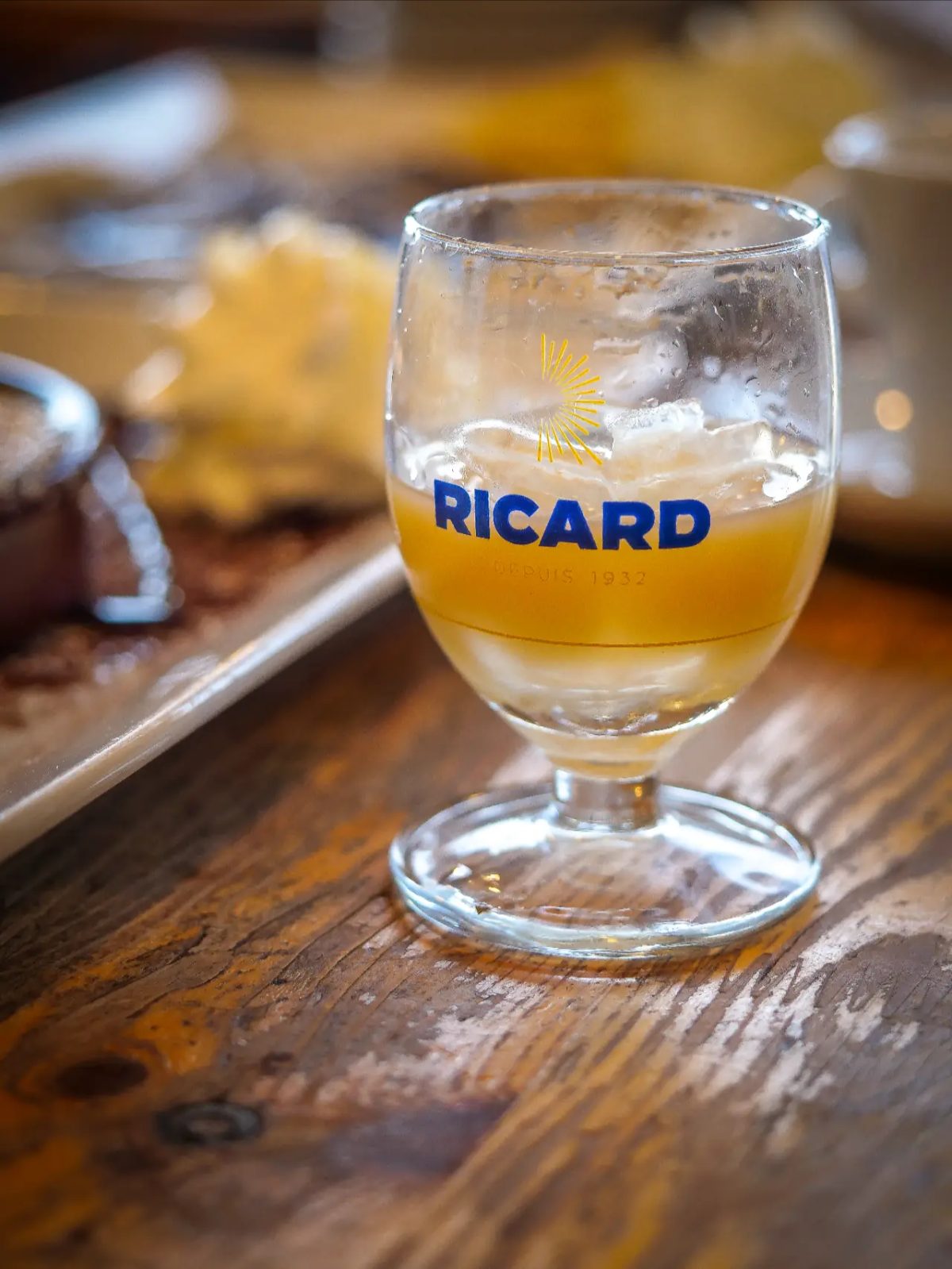 Verre de Ricard typique provençal